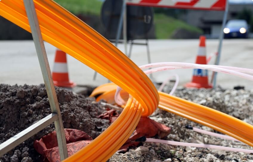 Proceso de instalación de fibra óptica empresarial